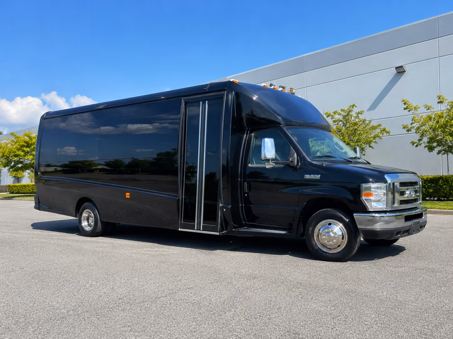 Miami Winery Tour & Pub Crawl Transportation party bus exterior